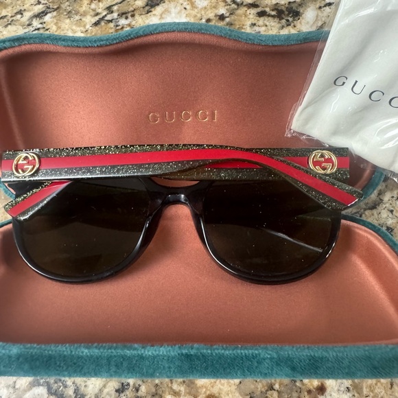 New Gucci sunglasses - Picture 1 of 4
